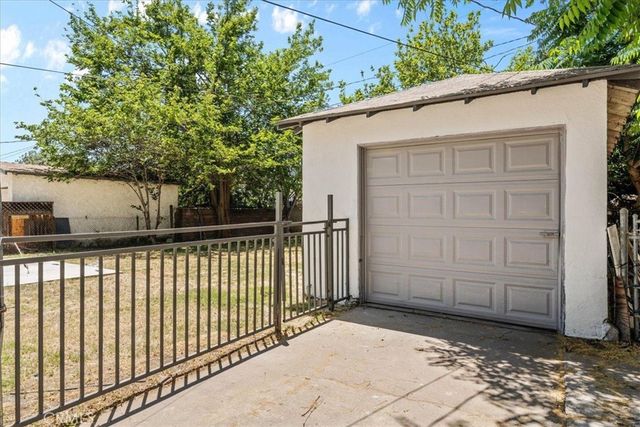 2304 Roxbury Drive, San Bernardino, CA 92404
