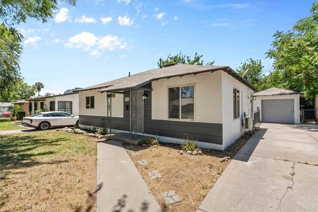 2304 Roxbury Drive, San Bernardino, CA 92404