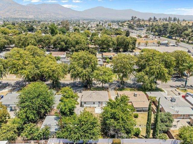 2304 Roxbury Drive, San Bernardino, CA 92404