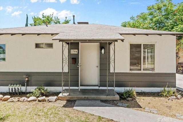 2304 Roxbury Drive, San Bernardino, CA 92404