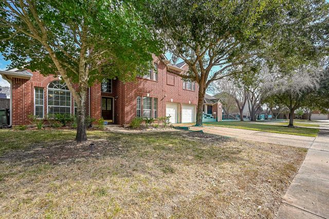 9127 Stoneleigh Drive, Sugar Land, TX 77479