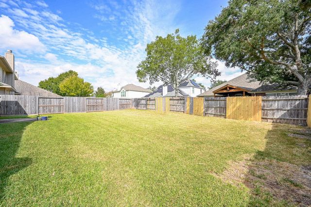 9127 Stoneleigh Drive, Sugar Land, TX 77479