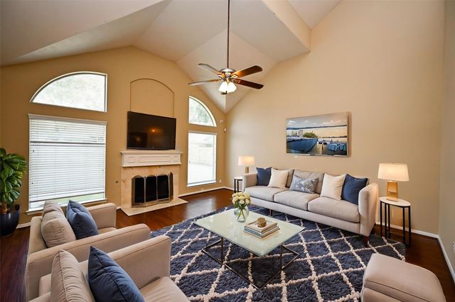 9127 Stoneleigh Drive, Sugar Land, TX 77479