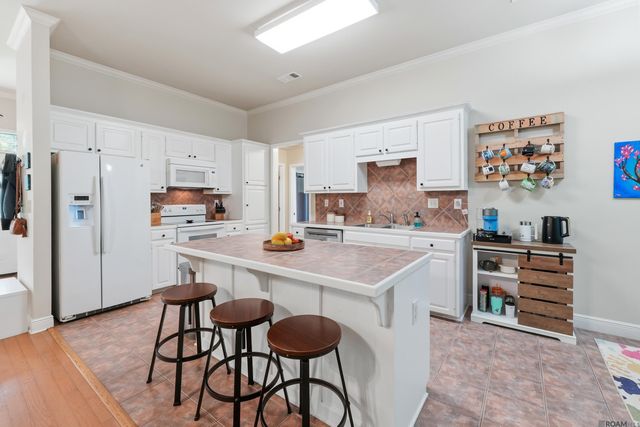 37076 Cobblestone Ave, Geismar, LA 70734