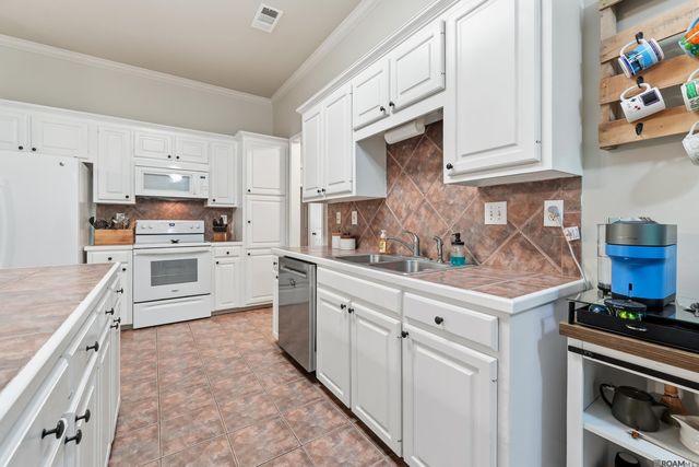 37076 Cobblestone Ave, Geismar, LA 70734