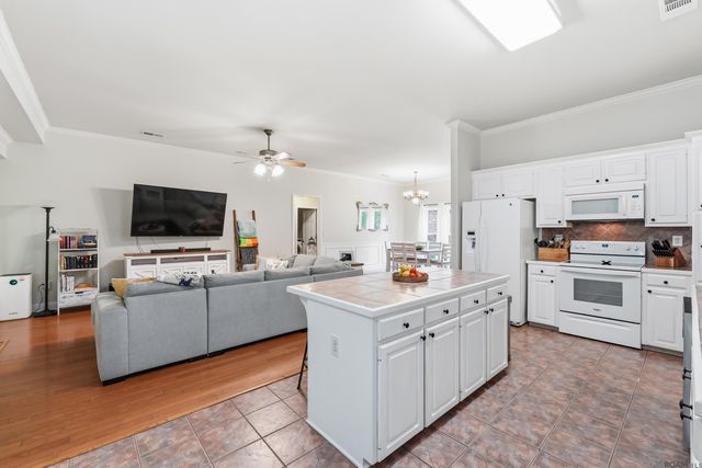 37076 Cobblestone Ave, Geismar, LA 70734