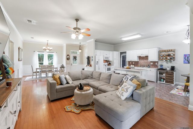 37076 Cobblestone Ave, Geismar, LA 70734
