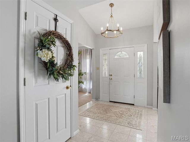 6632 Towne Woods Drive, St Louis, MO 63129