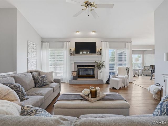 6632 Towne Woods Drive, St Louis, MO 63129