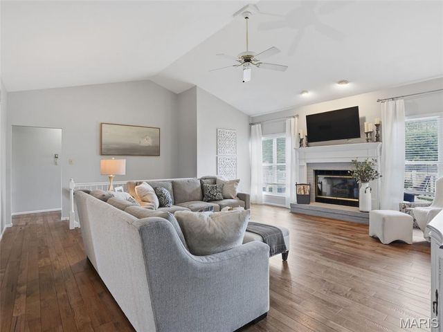 6632 Towne Woods Drive, St Louis, MO 63129