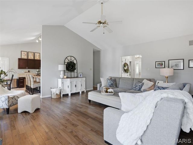 6632 Towne Woods Drive, St Louis, MO 63129