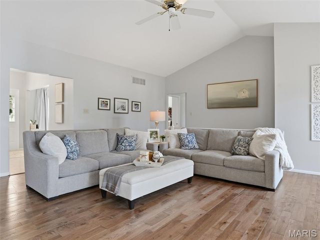 6632 Towne Woods Drive, St Louis, MO 63129
