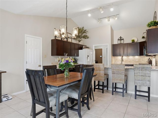 6632 Towne Woods Drive, St Louis, MO 63129