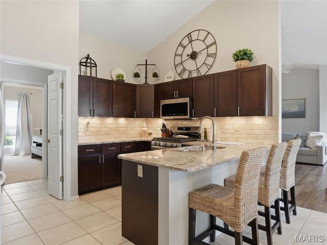 6632 Towne Woods Drive, St Louis, MO 63129
