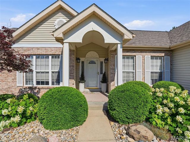 6632 Towne Woods Drive, St Louis, MO 63129