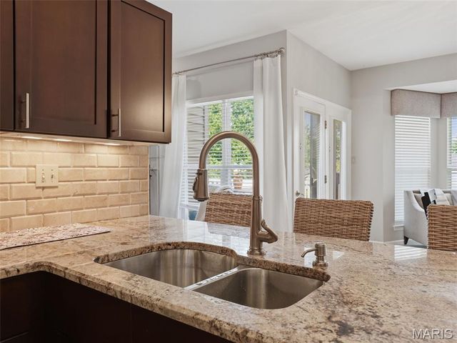 6632 Towne Woods Drive, St Louis, MO 63129
