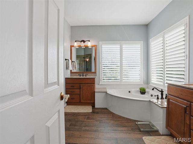 6632 Towne Woods Drive, St Louis, MO 63129
