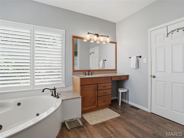 6632 Towne Woods Drive, St Louis, MO 63129