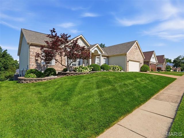6632 Towne Woods Drive, St Louis, MO 63129