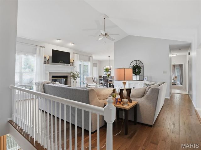 6632 Towne Woods Drive, St Louis, MO 63129