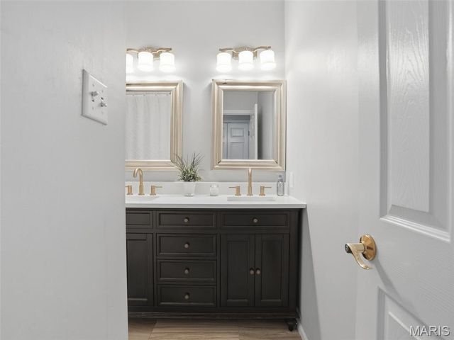 6632 Towne Woods Drive, St Louis, MO 63129