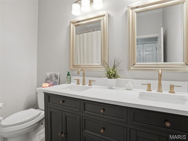 6632 Towne Woods Drive, St Louis, MO 63129