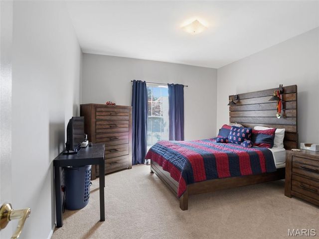 6632 Towne Woods Drive, St Louis, MO 63129