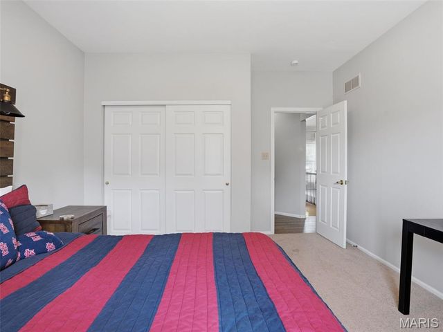 6632 Towne Woods Drive, St Louis, MO 63129