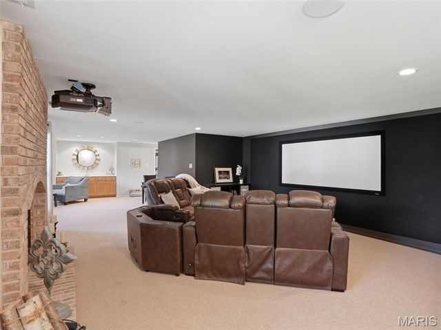 6632 Towne Woods Drive, St Louis, MO 63129