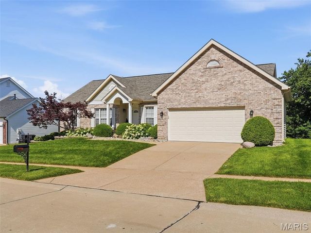 6632 Towne Woods Drive, St Louis, MO 63129