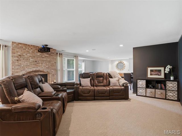 6632 Towne Woods Drive, St Louis, MO 63129