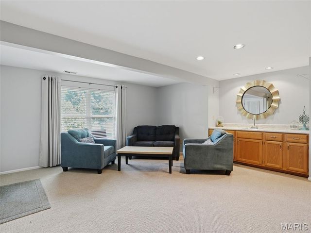 6632 Towne Woods Drive, St Louis, MO 63129
