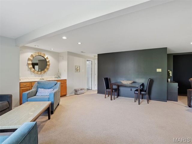 6632 Towne Woods Drive, St Louis, MO 63129