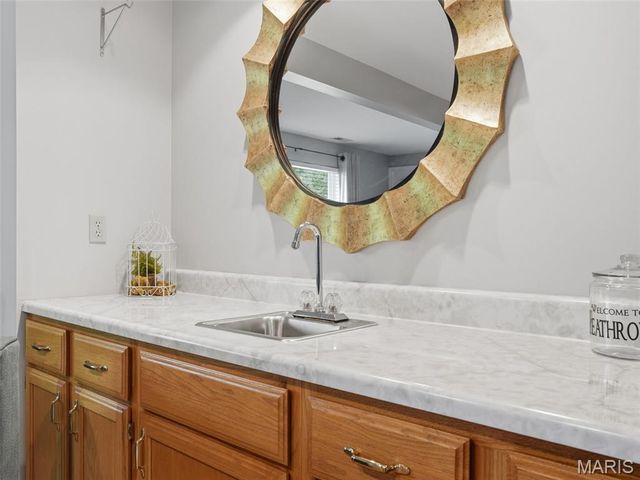 6632 Towne Woods Drive, St Louis, MO 63129