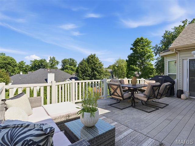 6632 Towne Woods Drive, St Louis, MO 63129
