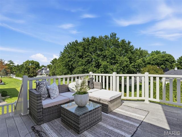 6632 Towne Woods Drive, St Louis, MO 63129