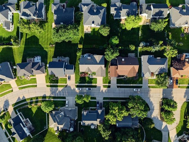 6632 Towne Woods Drive, St Louis, MO 63129