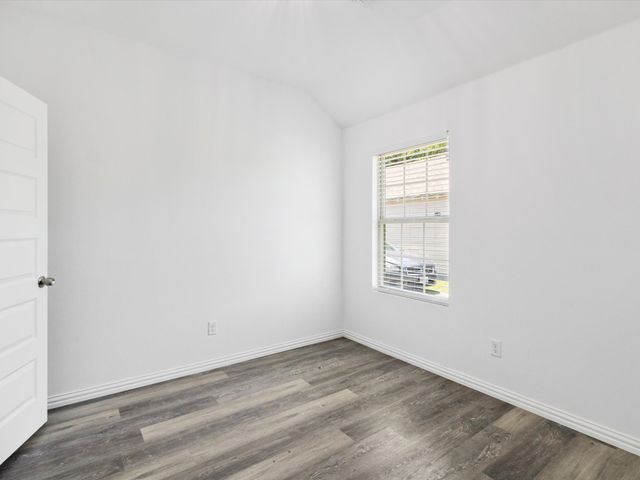 308 Avenue A, Ennis, TX 75119