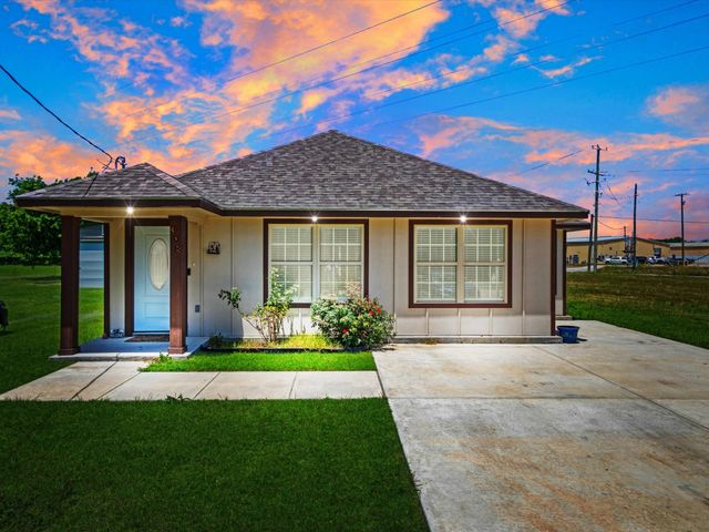 308 Avenue A, Ennis, TX 75119