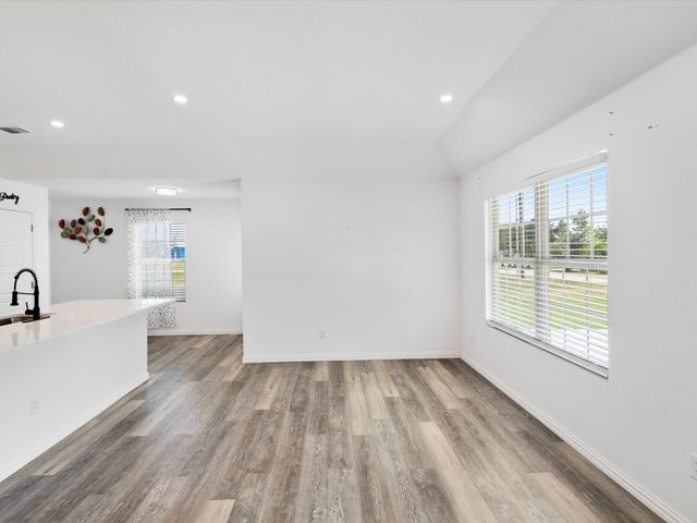 308 Avenue A, Ennis, TX 75119