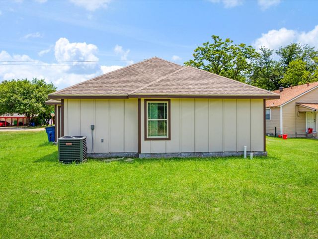 308 Avenue A, Ennis, TX 75119
