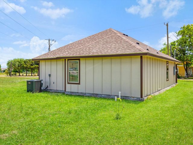 308 Avenue A, Ennis, TX 75119