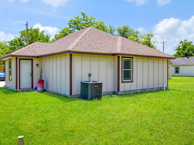308 Avenue A, Ennis, TX 75119