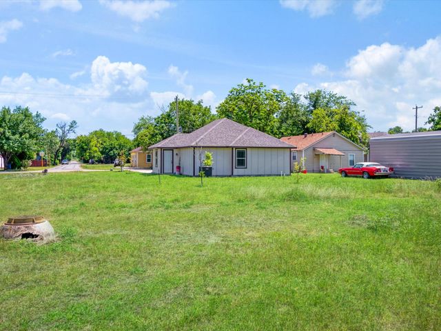 308 Avenue A, Ennis, TX 75119