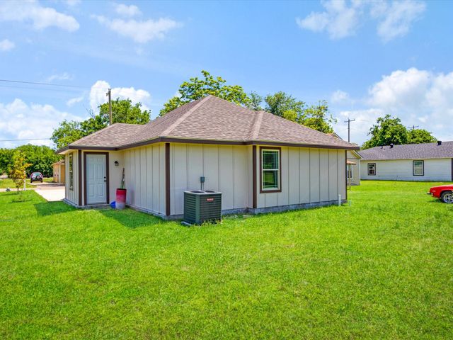 308 Avenue A, Ennis, TX 75119