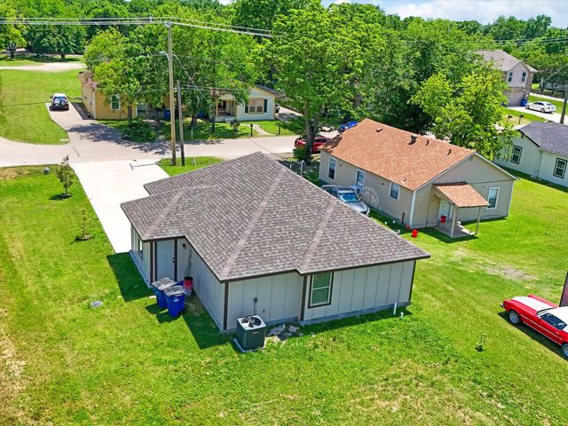 308 Avenue A, Ennis, TX 75119