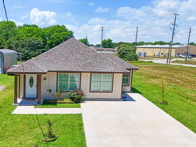 308 Avenue A, Ennis, TX 75119