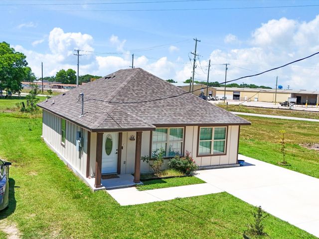 308 Avenue A, Ennis, TX 75119