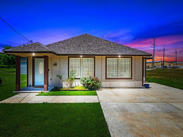 308 Avenue A, Ennis, TX 75119