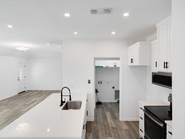 308 Avenue A, Ennis, TX 75119